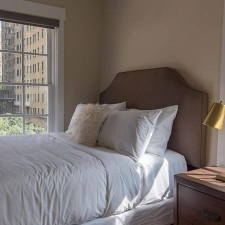 Modern & Cozy Philly Apartment - Perfect Location! Philadelphia Bagian luar foto